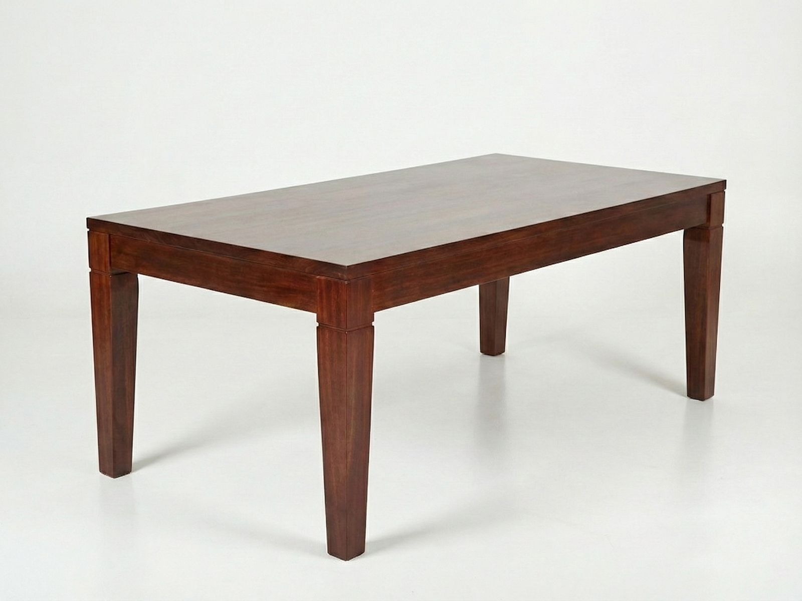 Side view of Kane dining table with timber top and tapered and grooved patterned legs made out of Mahogany wood